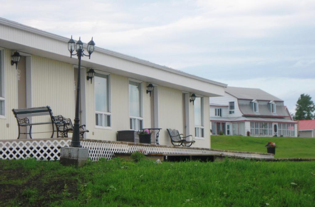 Motel De La Pointe Aux Bouleaux 베이셍트캐서린 외부 사진