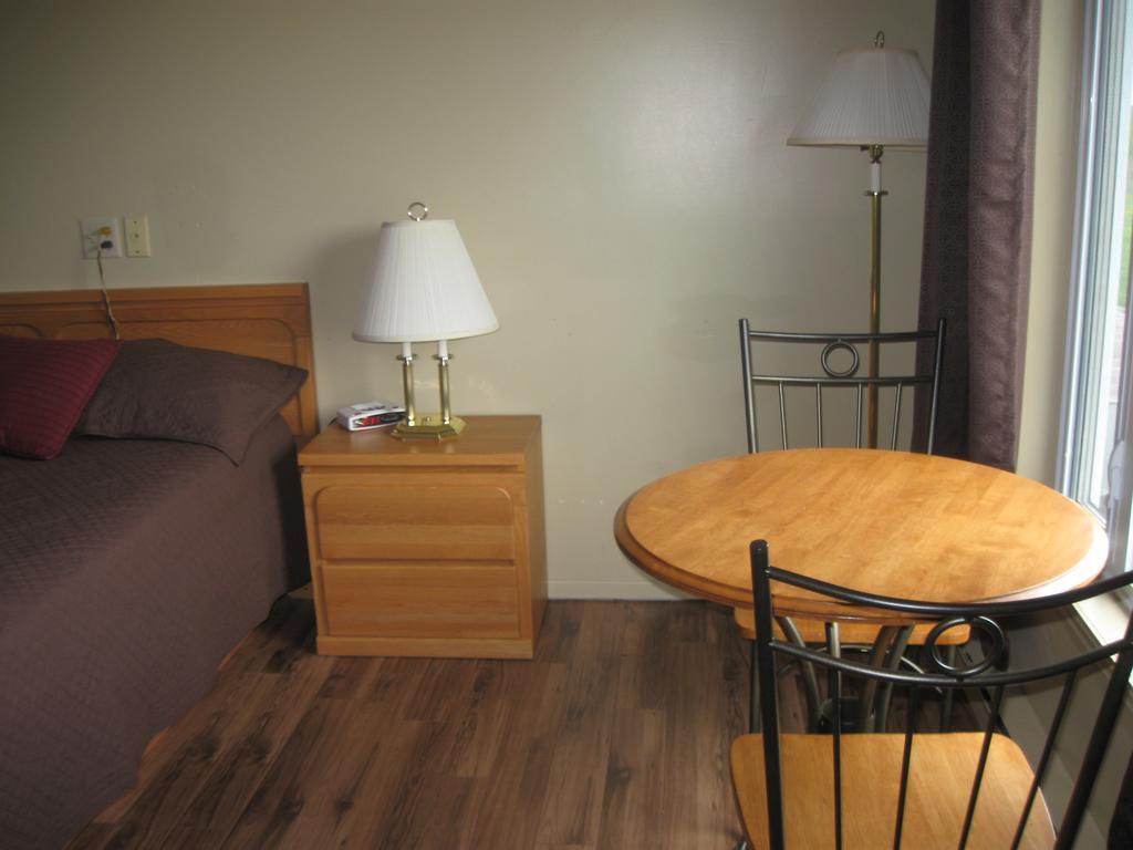 Motel De La Pointe Aux Bouleaux 베이셍트캐서린 외부 사진
